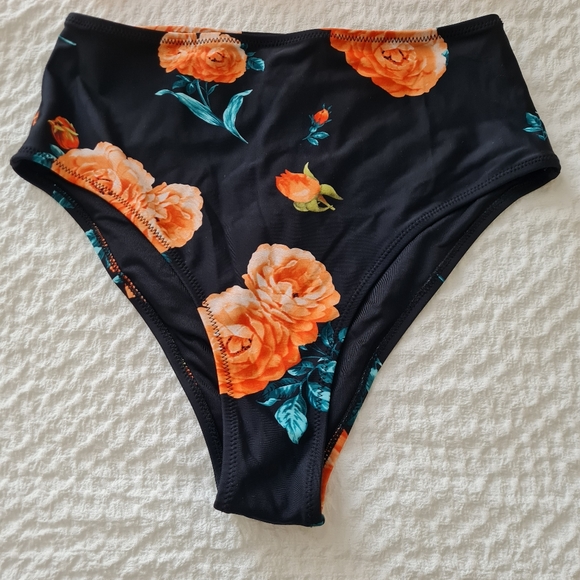 CUPSHE SET OF 2 BIKINI FLORAL SIZE SMALL ORANGE/ BLACK - Picture 3 of 8